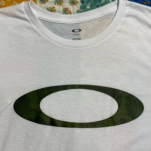 Men’s Oakley white camo tshirt